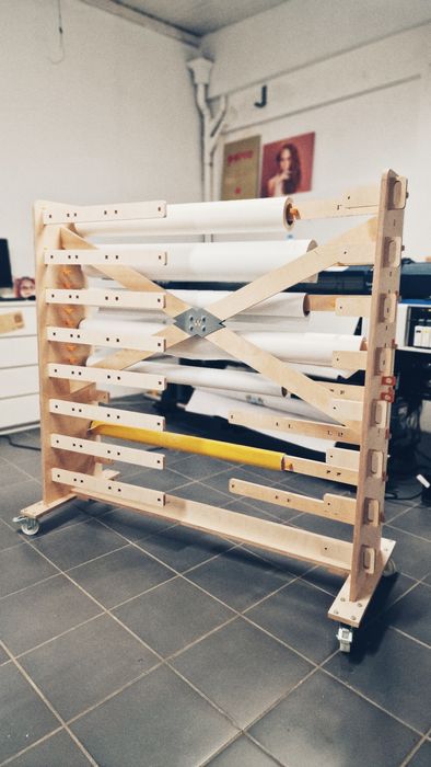 Rack móvel para rolos de vinil para 16 rolos 60 a 137 cm