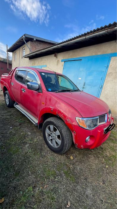 Пролдається Mitsubishi L200