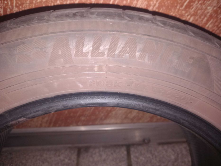 Vendo 2 pneus jante 16 marca Alliance