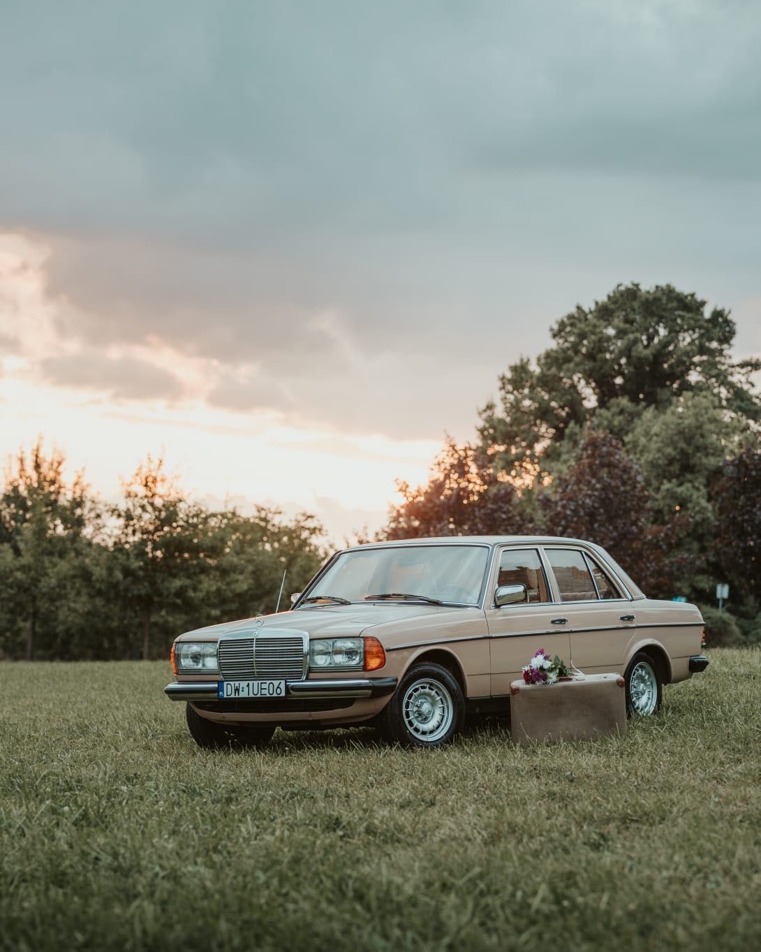 Wynajem auta na wesele | Klasyczny Mercedes W123 300D Automat