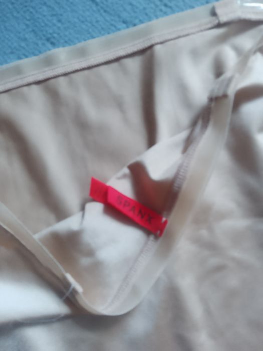 Утягивающее белье бежевое spanx m