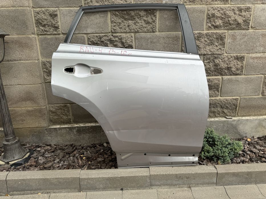 Двері задні двері Toyota Rav-4 ІV 2013-2018 права задня дверка