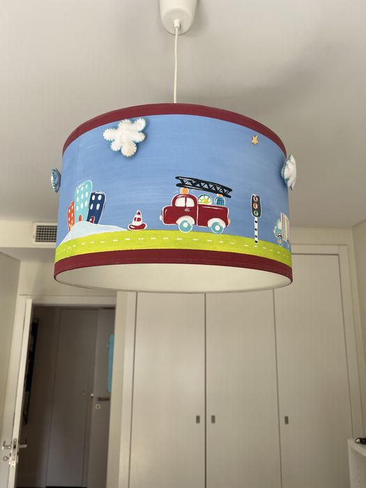 Candeeiro quarto de criança.