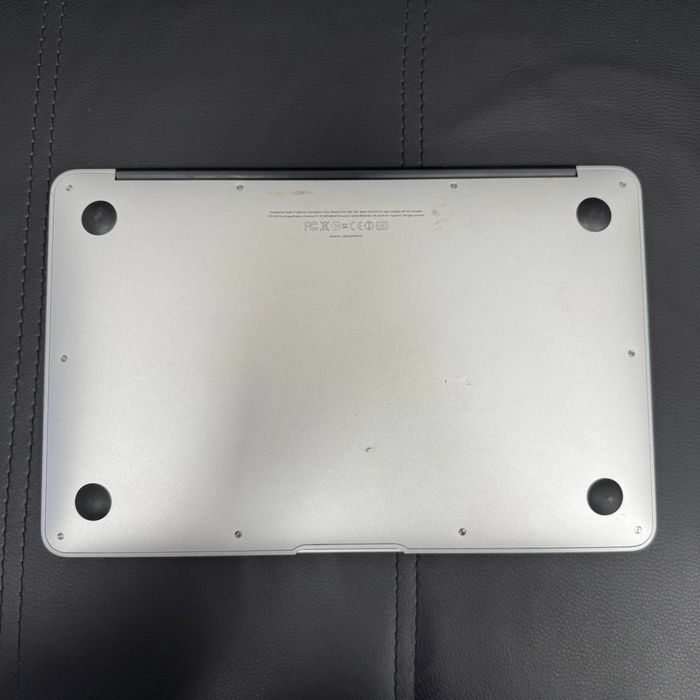 Apple MacBook Air A1370 (11,6” HD/i5-2467u/4Gb/128GbSSD/100% 1 цикл.)