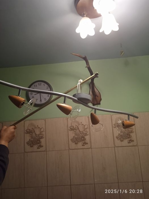 Listwa sufitowa na cztery żarówki, kinkiety pojedyncze