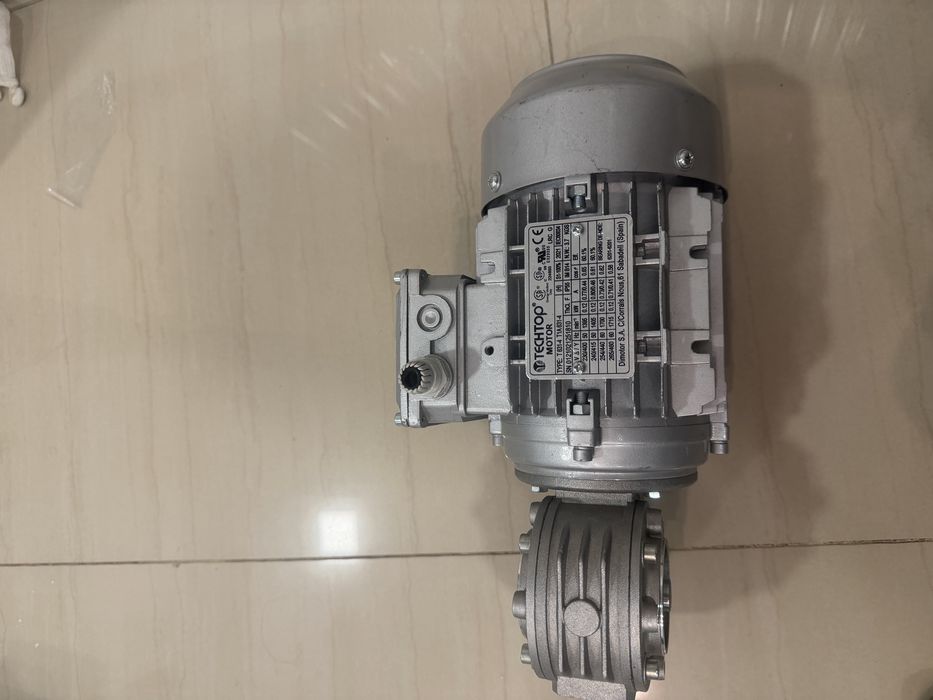 Motoreduktor / Silnik 3 fazowy 0,12 kW