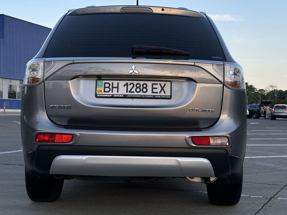 Продам MITSUBISHI Outlander 2.4 Ultimate 2014