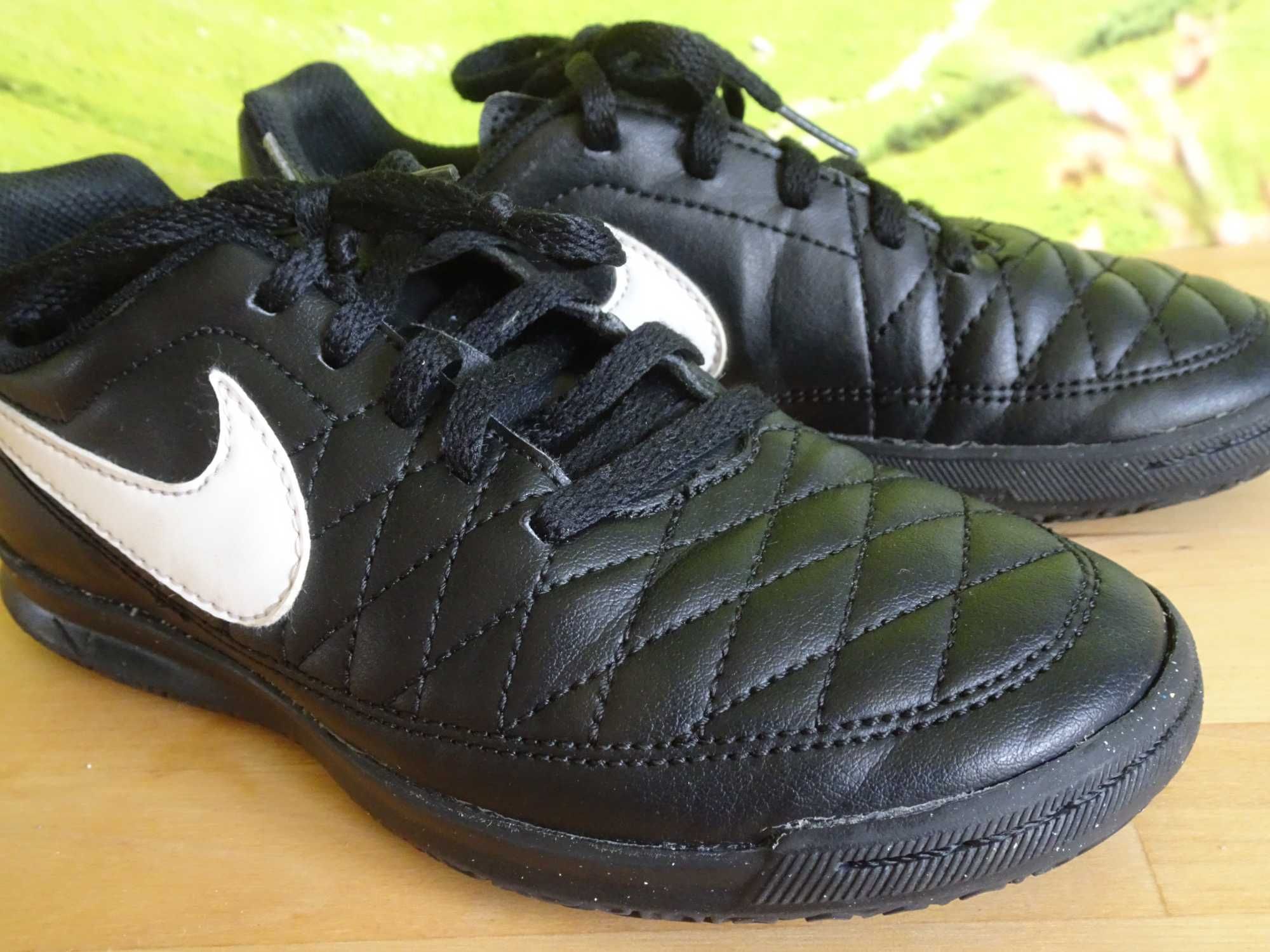 Buty chłopięce Nike rozm.33. czarne.