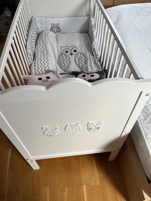 Łóżeczko Klupś z sówkami z materacem lateksowym i pościelą
