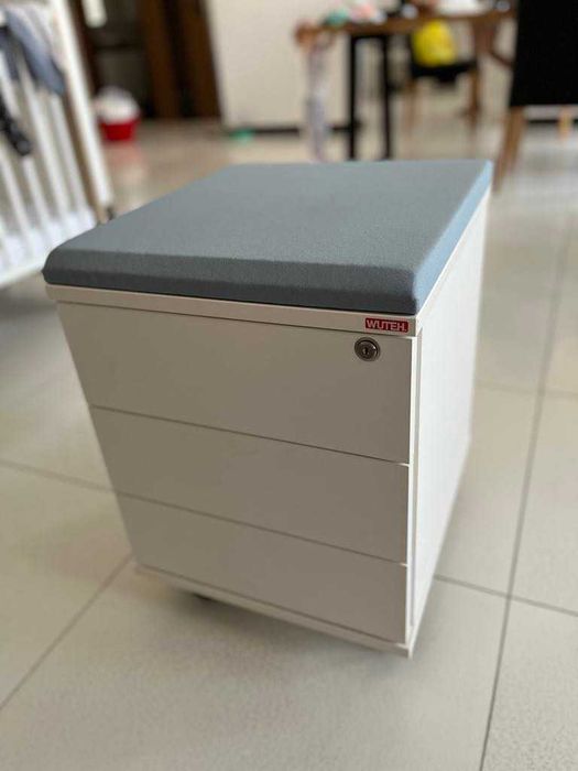 Kontenerek z siedziskiem / pufa pod biurko / bardzo solidna