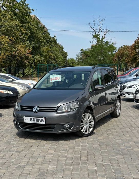 Продам Volkswagen Touran  2013 рік можлива розстрочка,кредит,обмін!