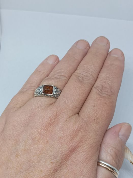 Srebrny pierścionek/sygnet z bursztynem, srebro 925, rozm 29