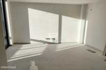 Apartamento T2+1 com varanda na sala a sul em Matosinhos.