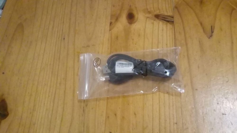 Cabos USB vários tipos e outros cabos