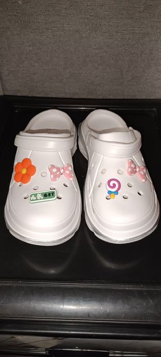 Шльопанці крокси