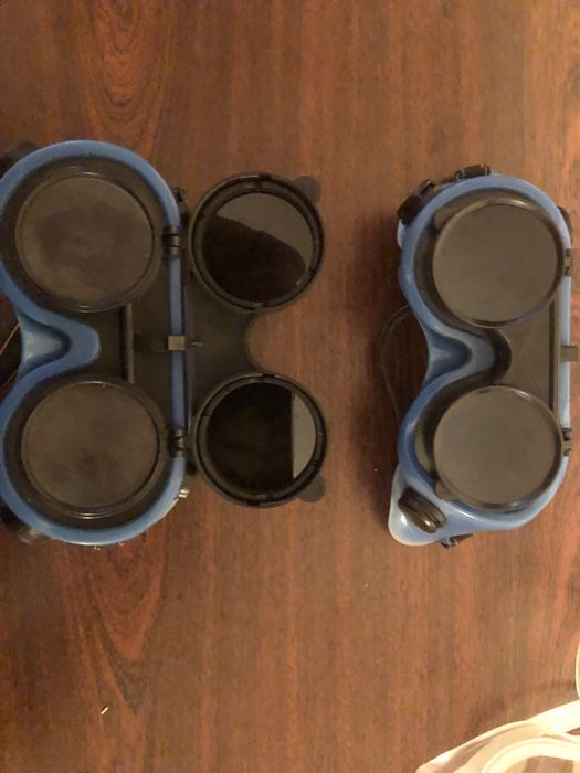 Захисні окуляри.