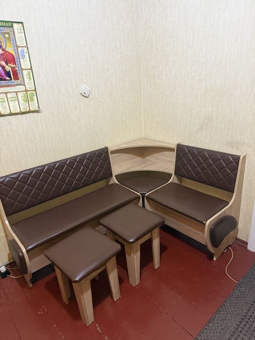 Кухонний куток і 2 стільчики