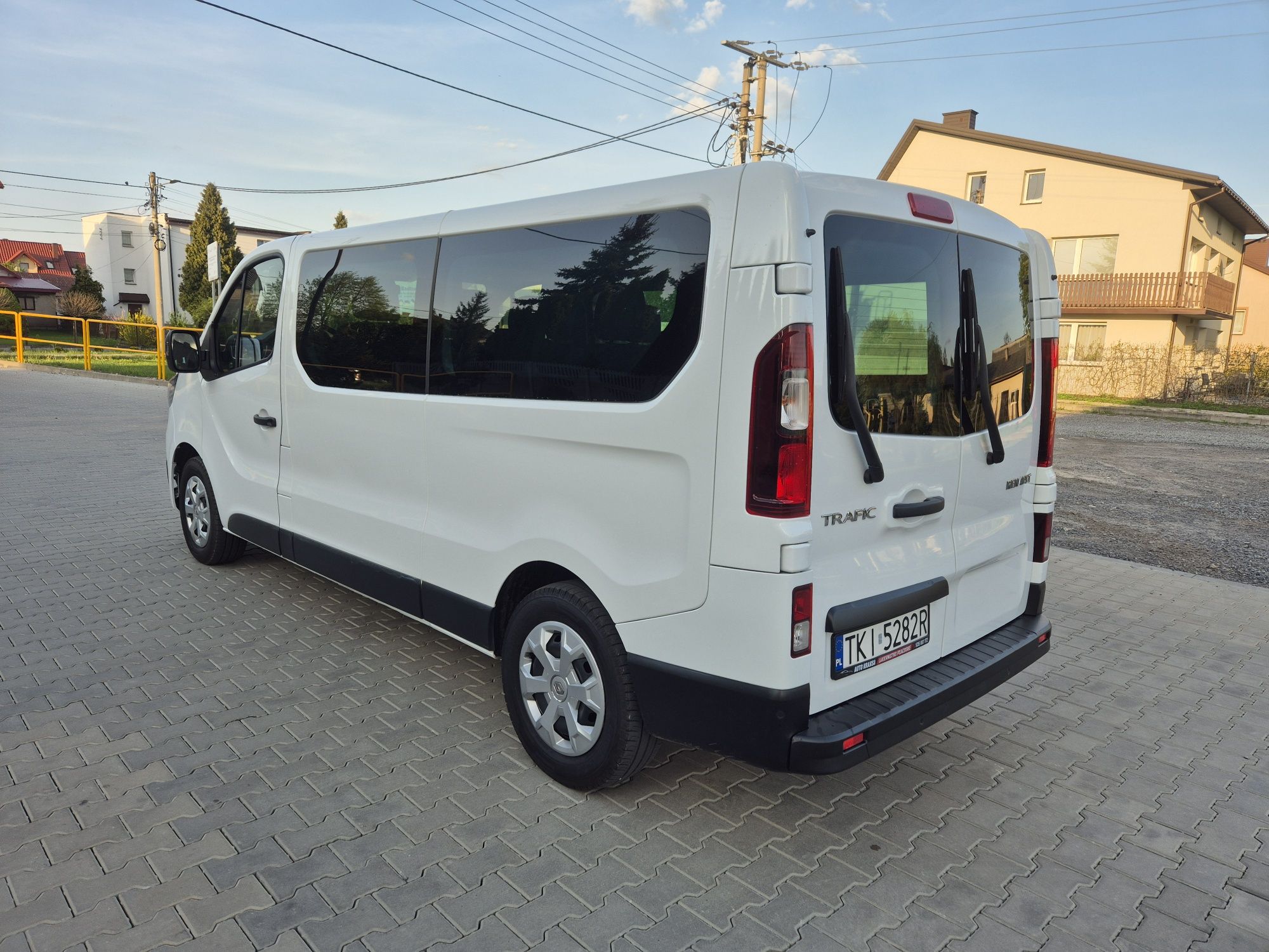 Renault trafi IV 2023 2.0dci 150km long 9 osobowy