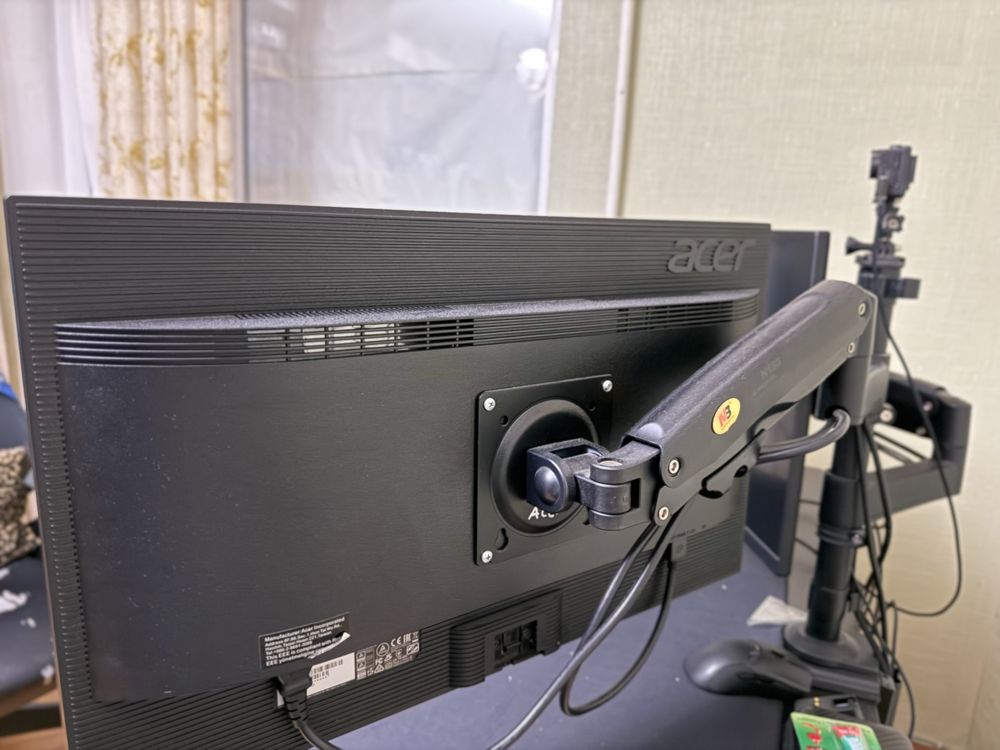 MSI Optix MAG274QRF-QD (2K, 165Hz) + Acer KG241Q (144Hz) з підставкою