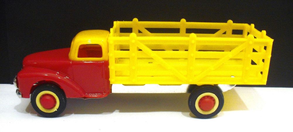 JATO - Bedford TJ 6 camionete de caixa aberta made in Portugal 1970's