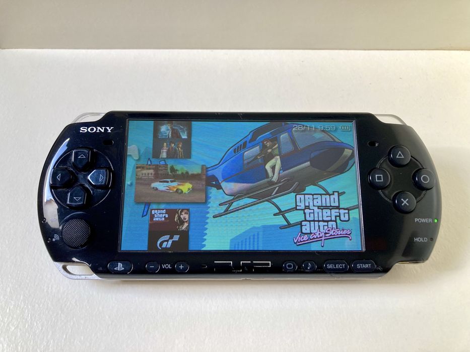 PSP 3004 + 5500 Jogos (Cartão 64GB) + Carregador