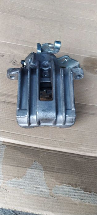 Zacisk hamulcowy lewy tył VW Golf 4 Bora Leon Octavia Audi A3