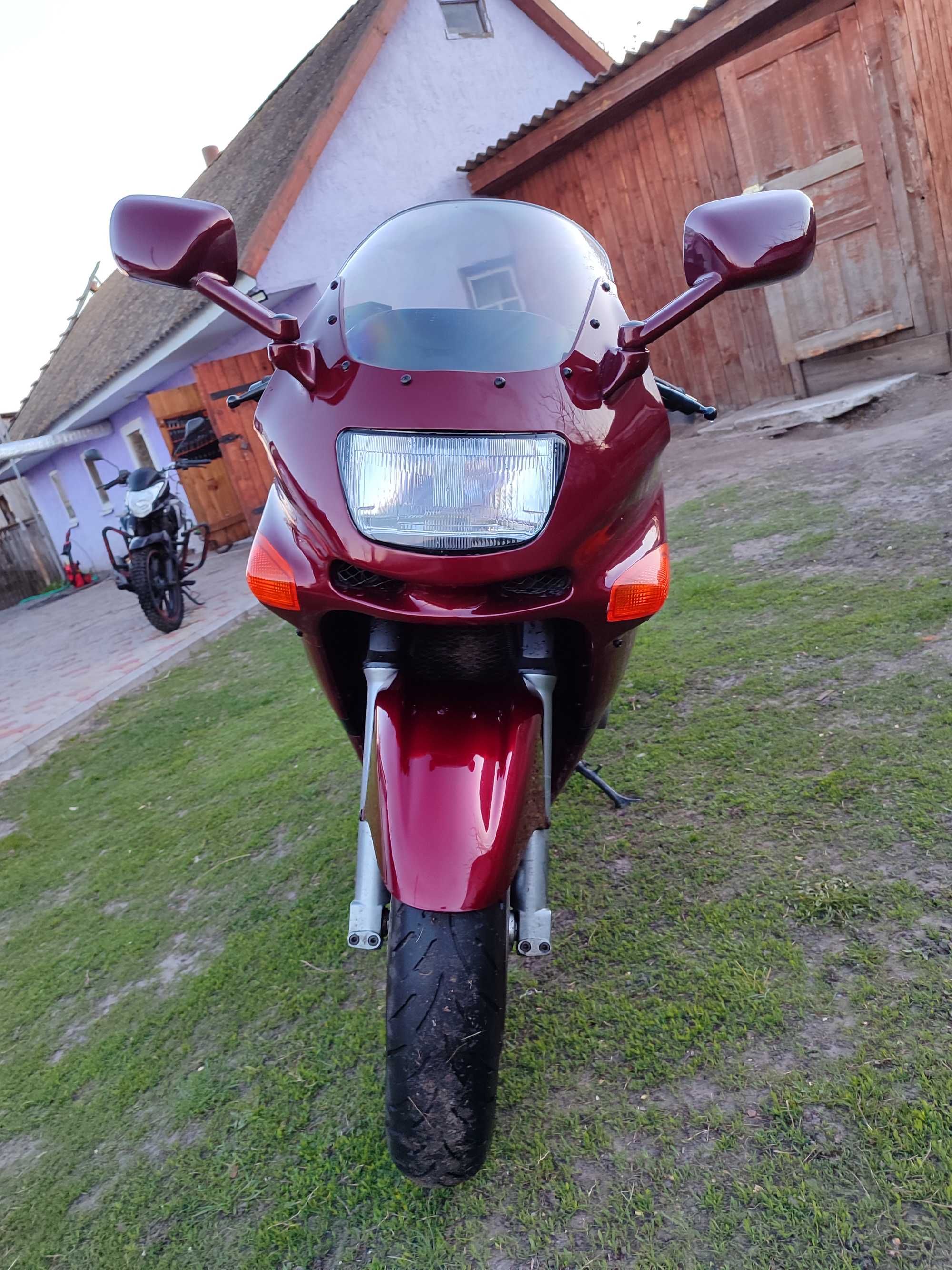 Продаю Kawasaki ZZR400