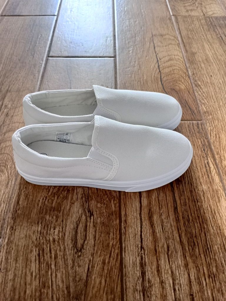 Nowe Białe buty trampki rozmiar 39, wkładka 25 cm