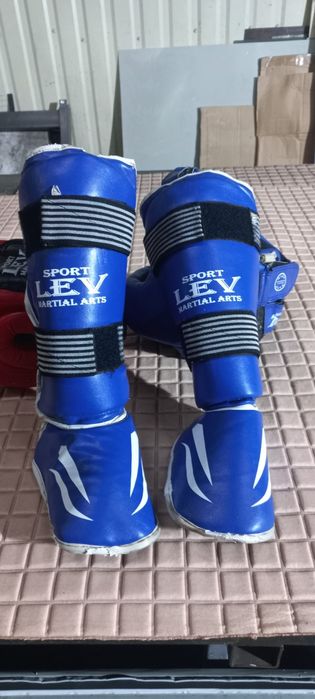 Набір захисного спорядж. для єдиноборств: шоломи/рукавиці/захист  ніг