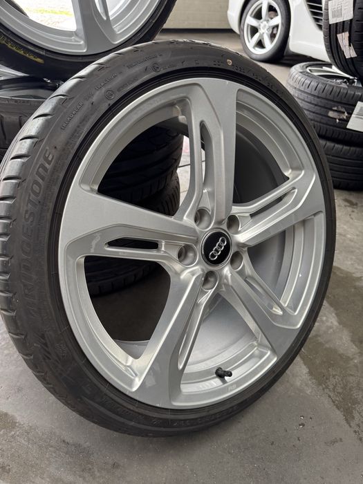 Kola Audi TT RS 8S0 9x19 et52 5x112 Bridgestone 245/35R19 7mm