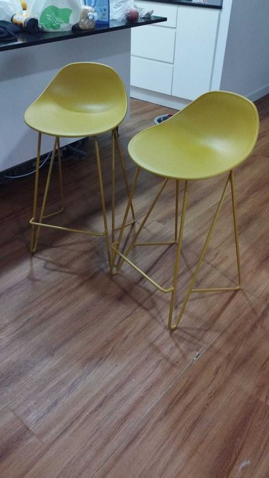 2 Bancos Altos novos da marca Sklum