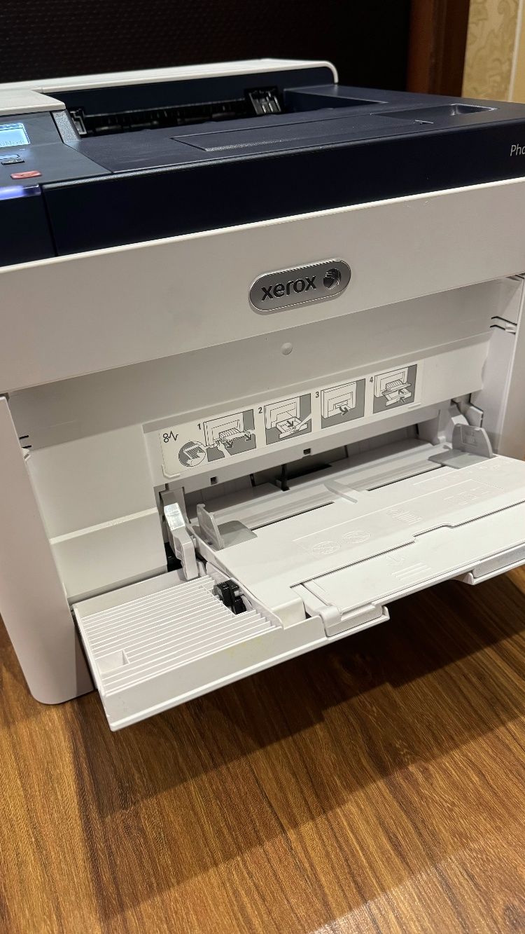 Xerox кольоровий лазерний принтер