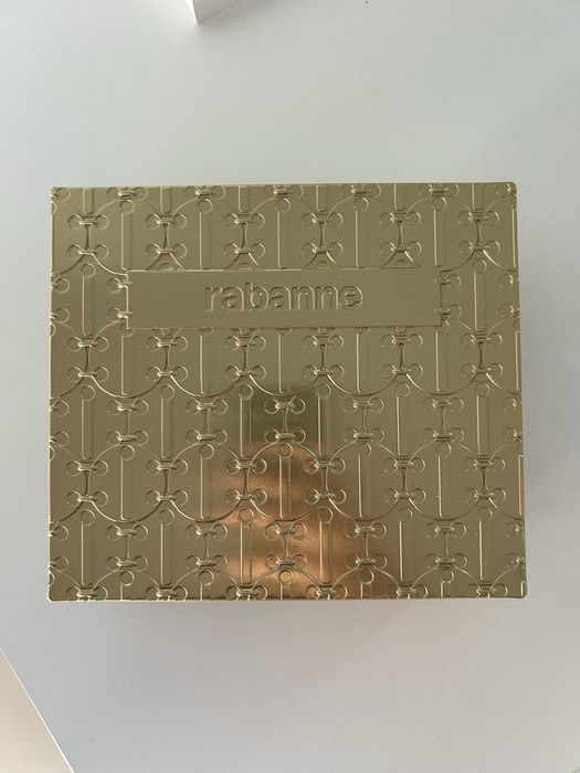 Caixa paco rabanne dourada