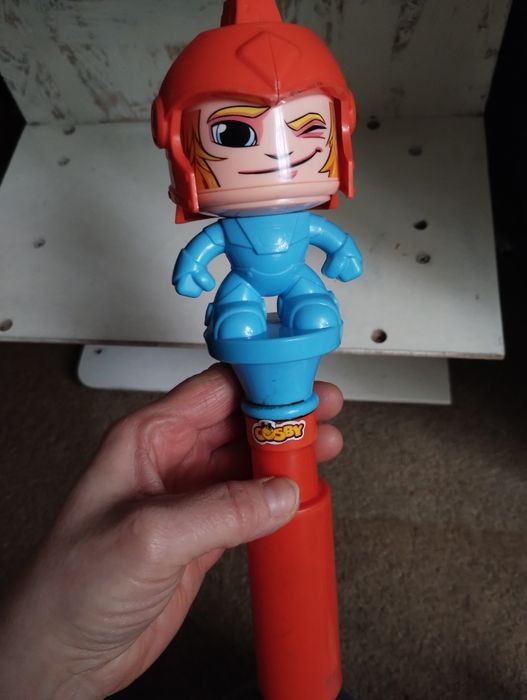 Figurka Cosby zmieniająca twarz