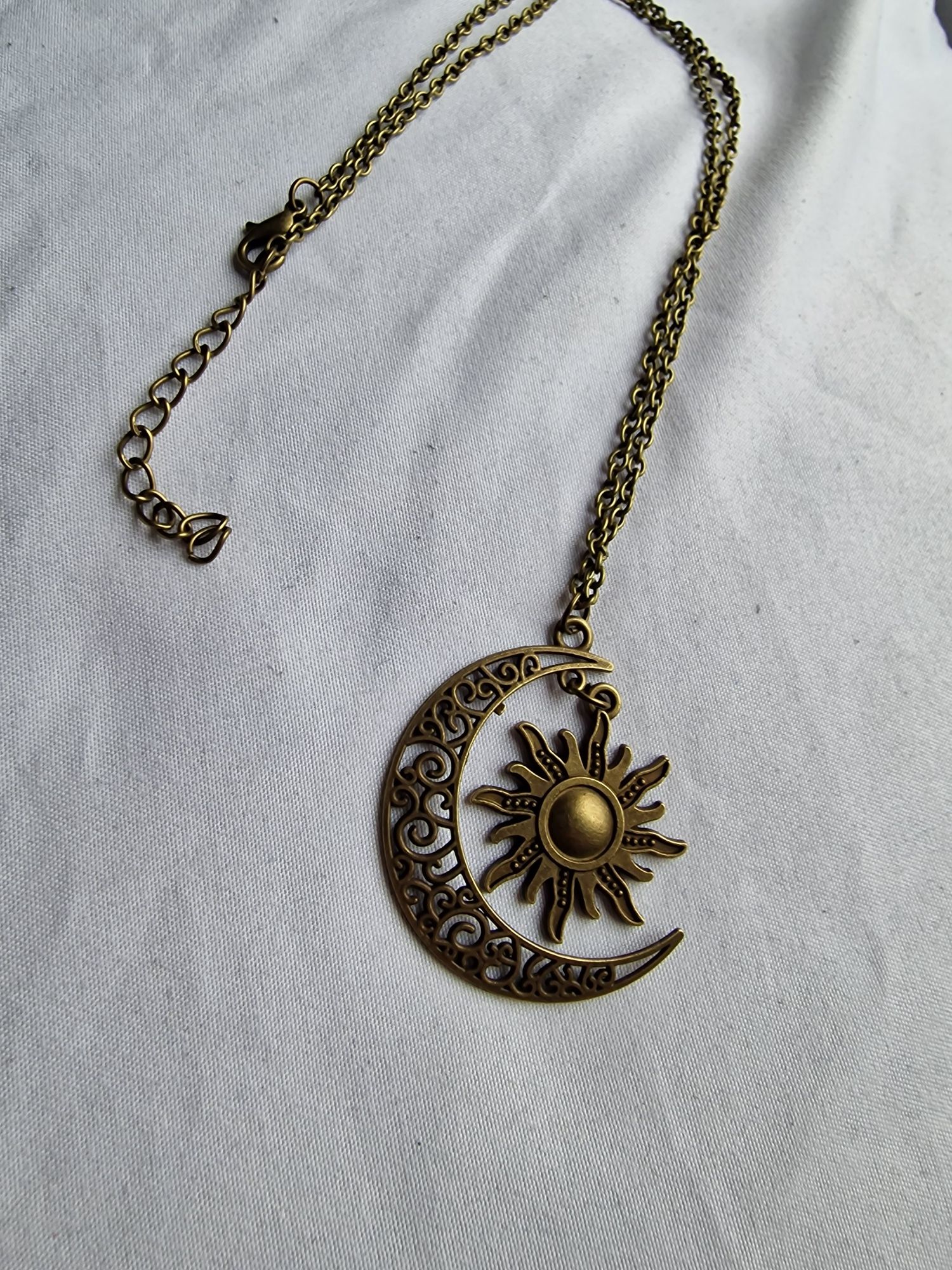 Srebrny naszyjnik medalion łańcuszek księżyc słońce alternative witch