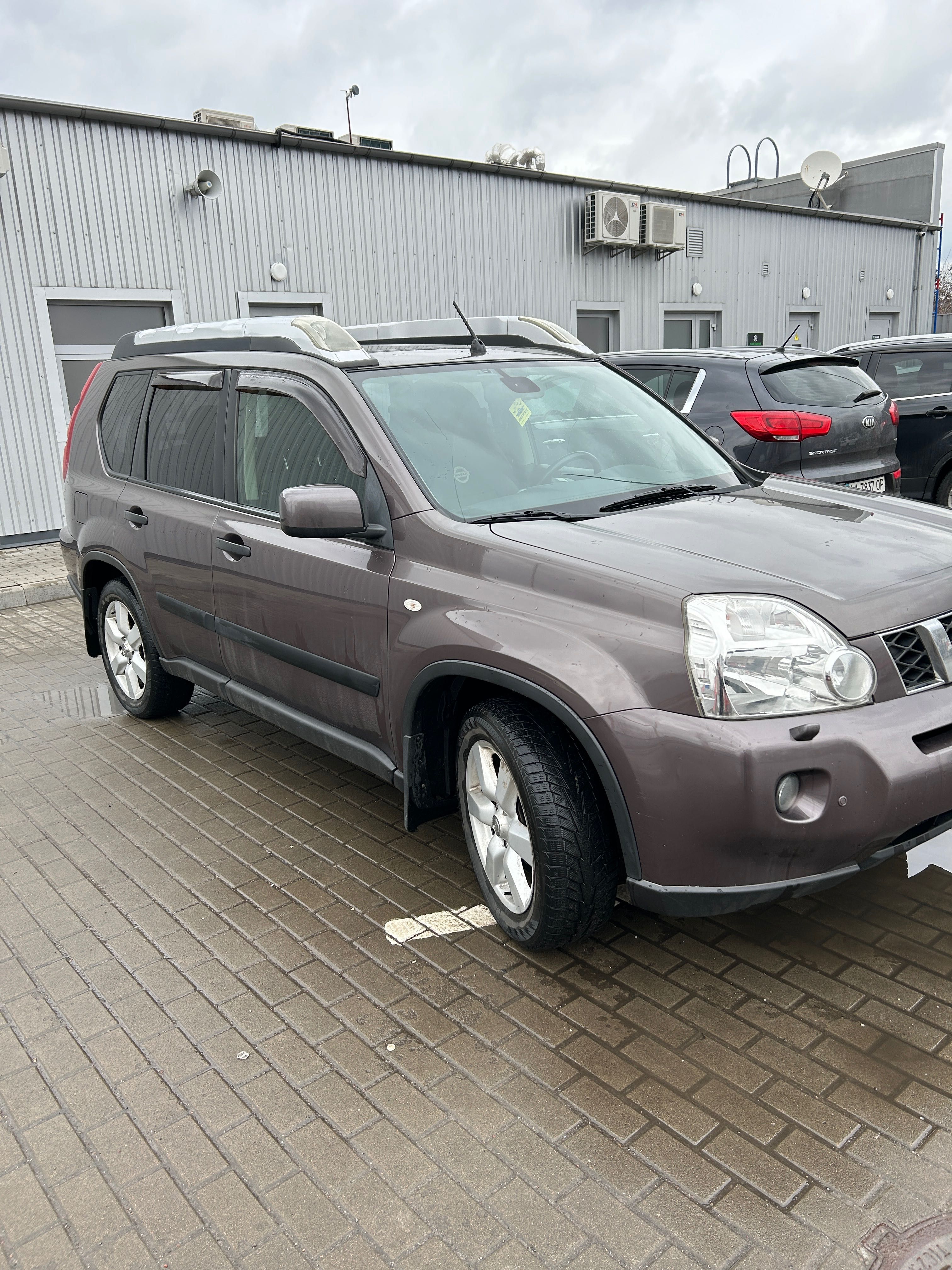 Автомобіль Nissan X-TRAIL