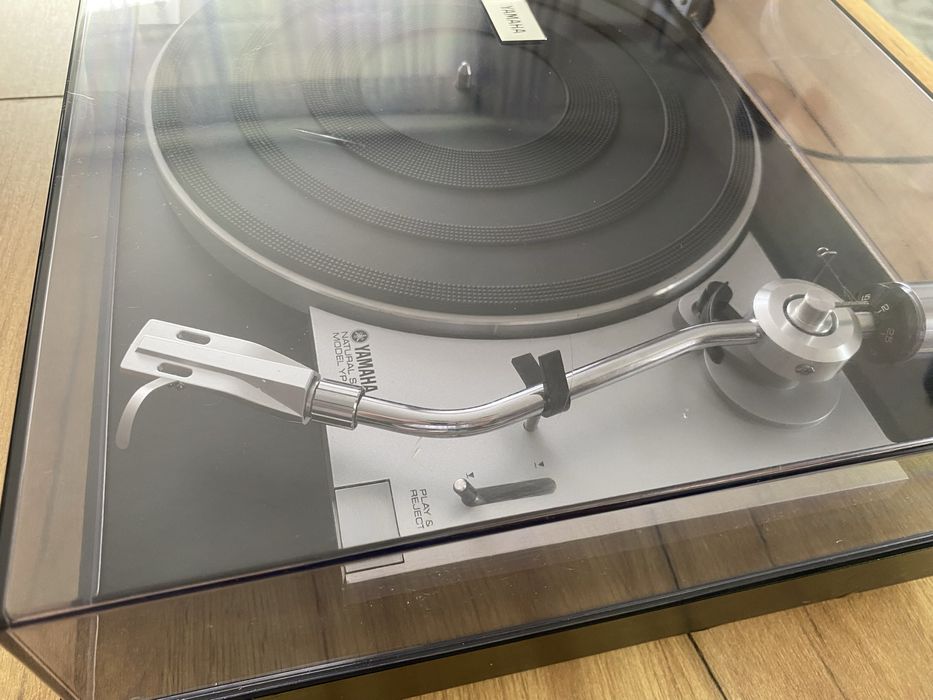 Gramofon Yamaha YP-211