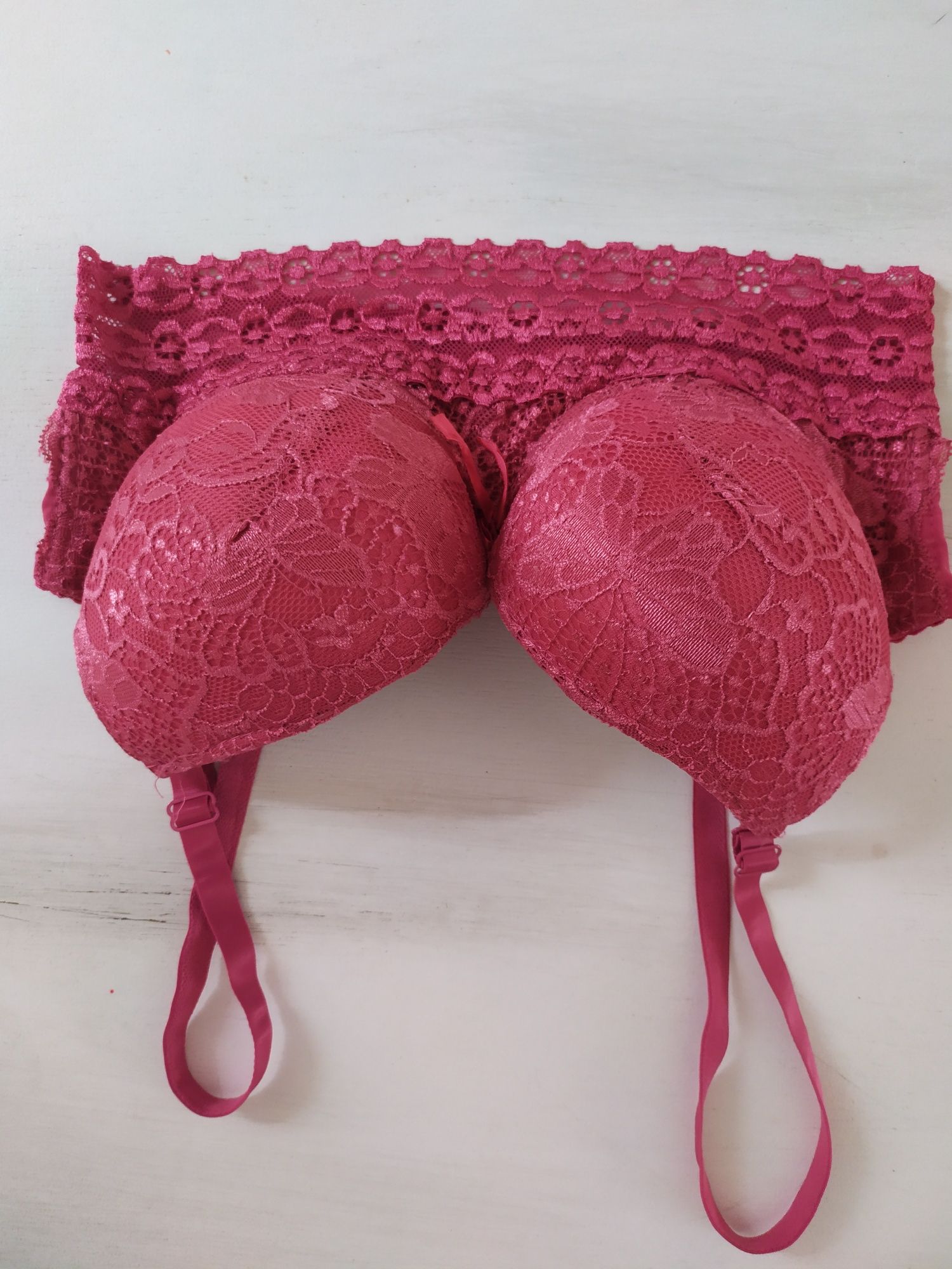 Biustonosz bordo