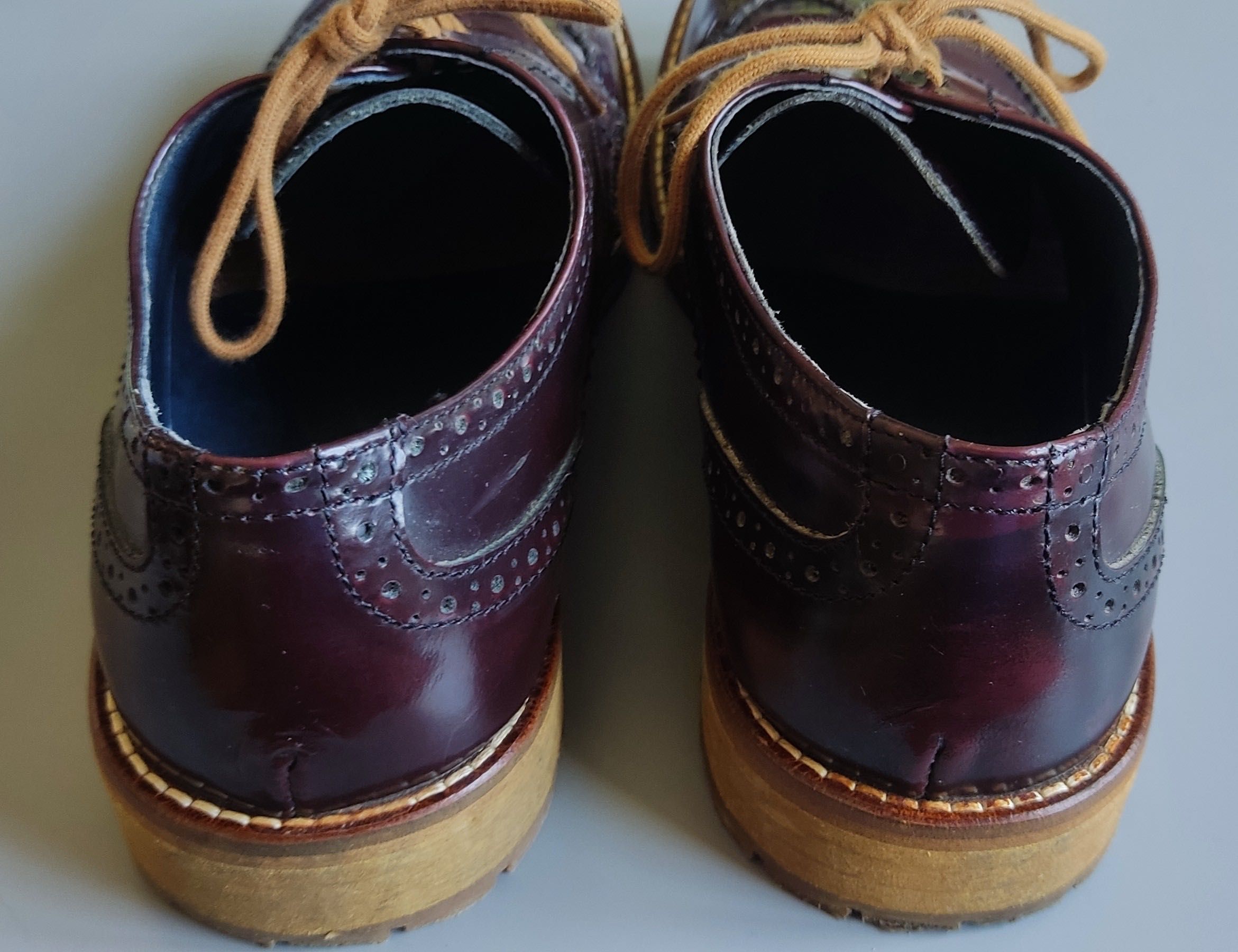 Sapatos em pele para homem