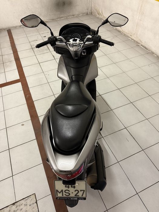 PCX 125 usada em ótimo estado para acelerar