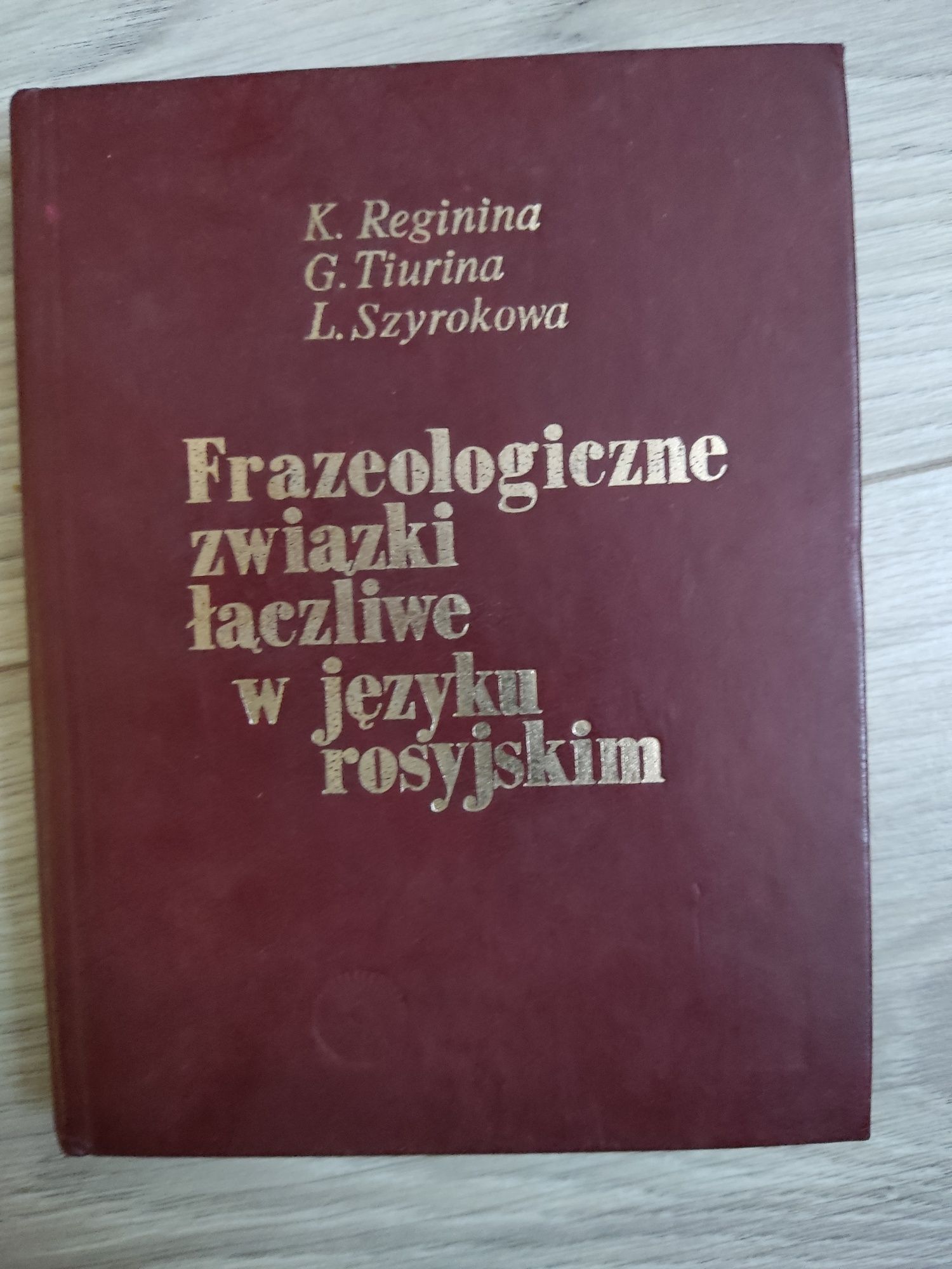 Frazeologiczne związki łączliwe w języku rosyjskim K. Reginina