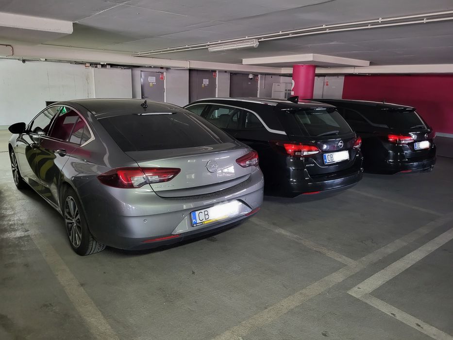 wypożyczalnia aut wynajem busa 9 osobowy przewóz osób box dachowy hak
