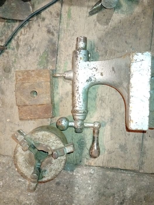 Задня бабка на токарний станок .патрон 110 з планшайбою.