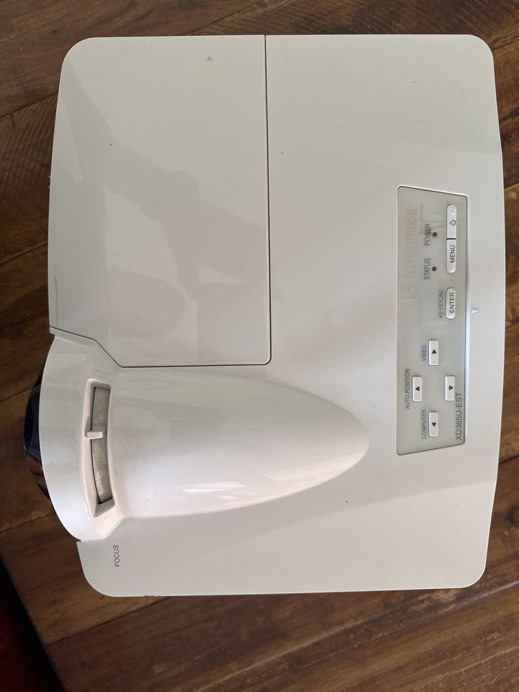 Projetor NEC NP600S Short-Throw 3D Ready – HDMI – Bom Estado