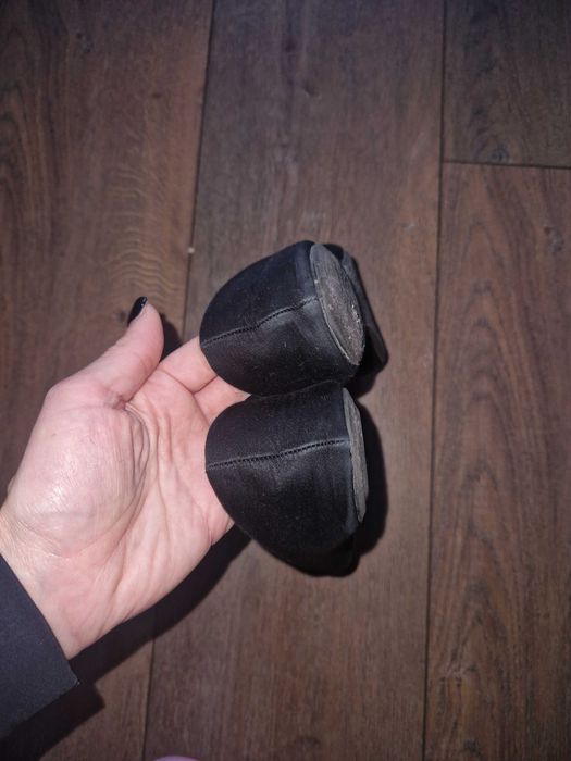 SAbrinas pretas com brilhantes 38