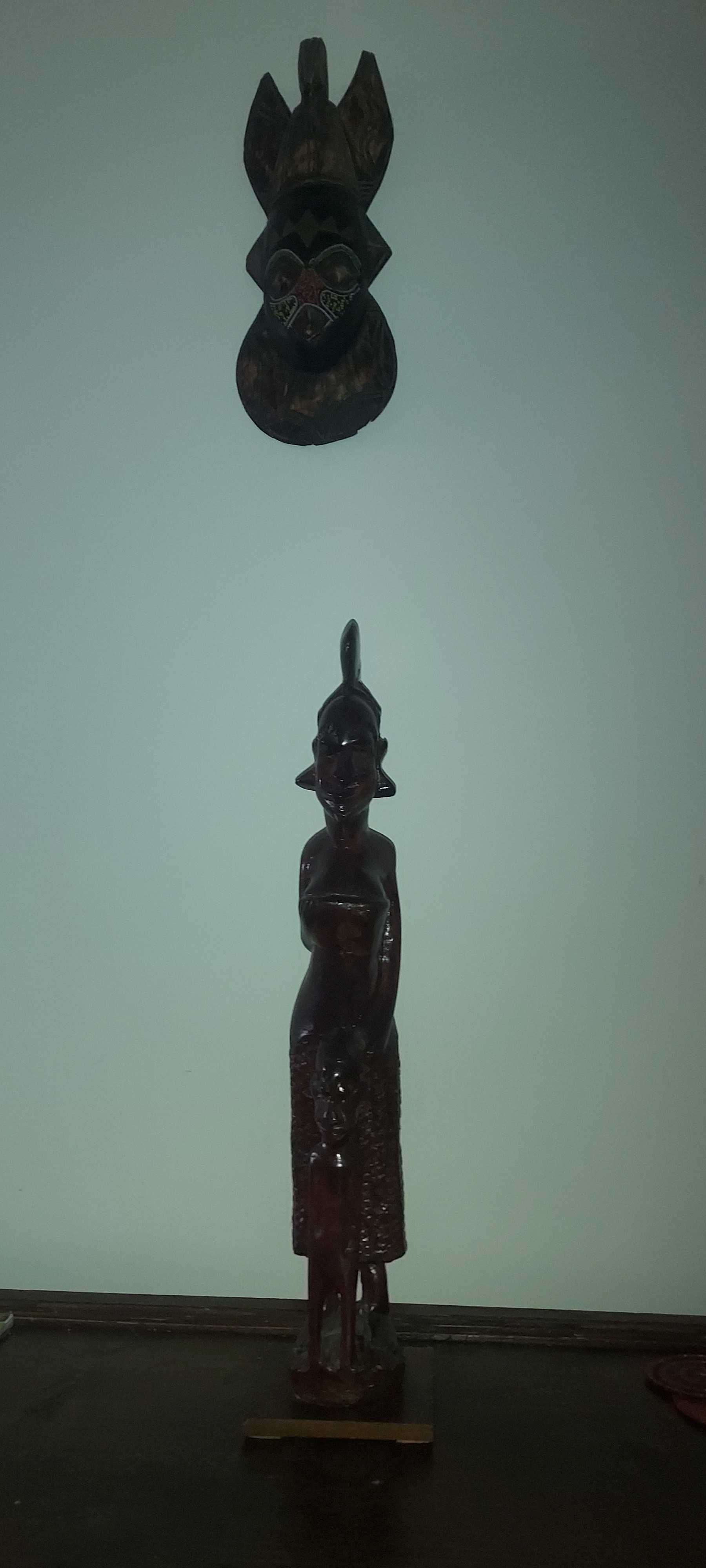 Escultura madeira africana/pau preto em bom estado   60 cm