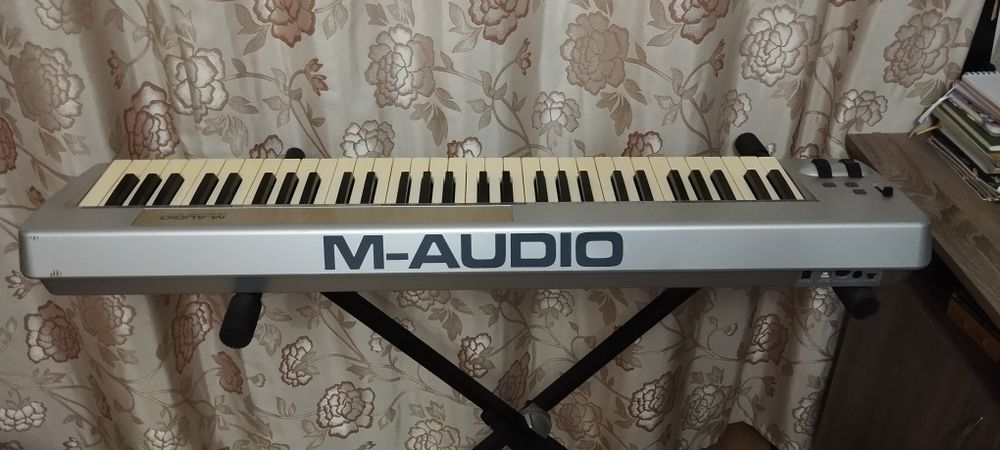 Міді контролер M-Audio