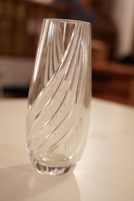 Jarra para plantas em vidro maciço lapidado