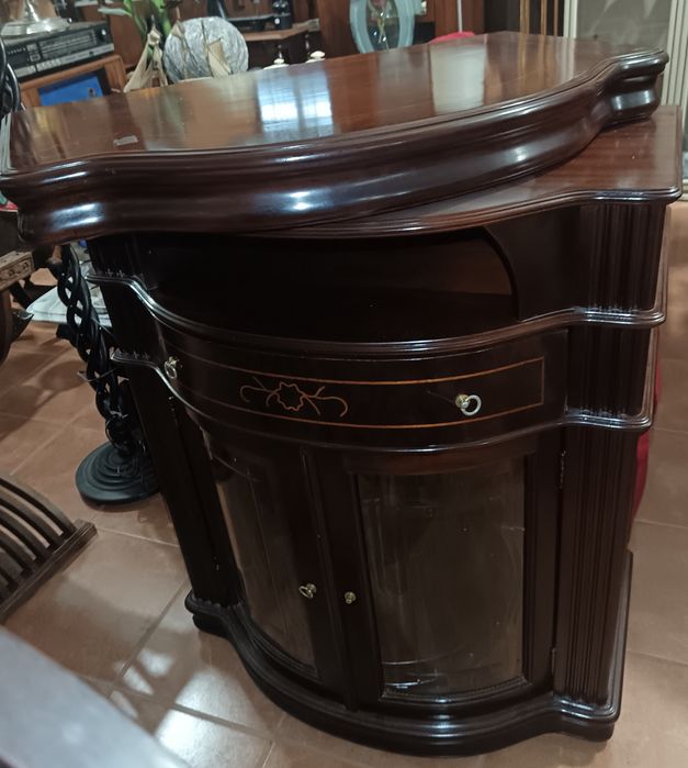 Móvel TV rotativo com bar