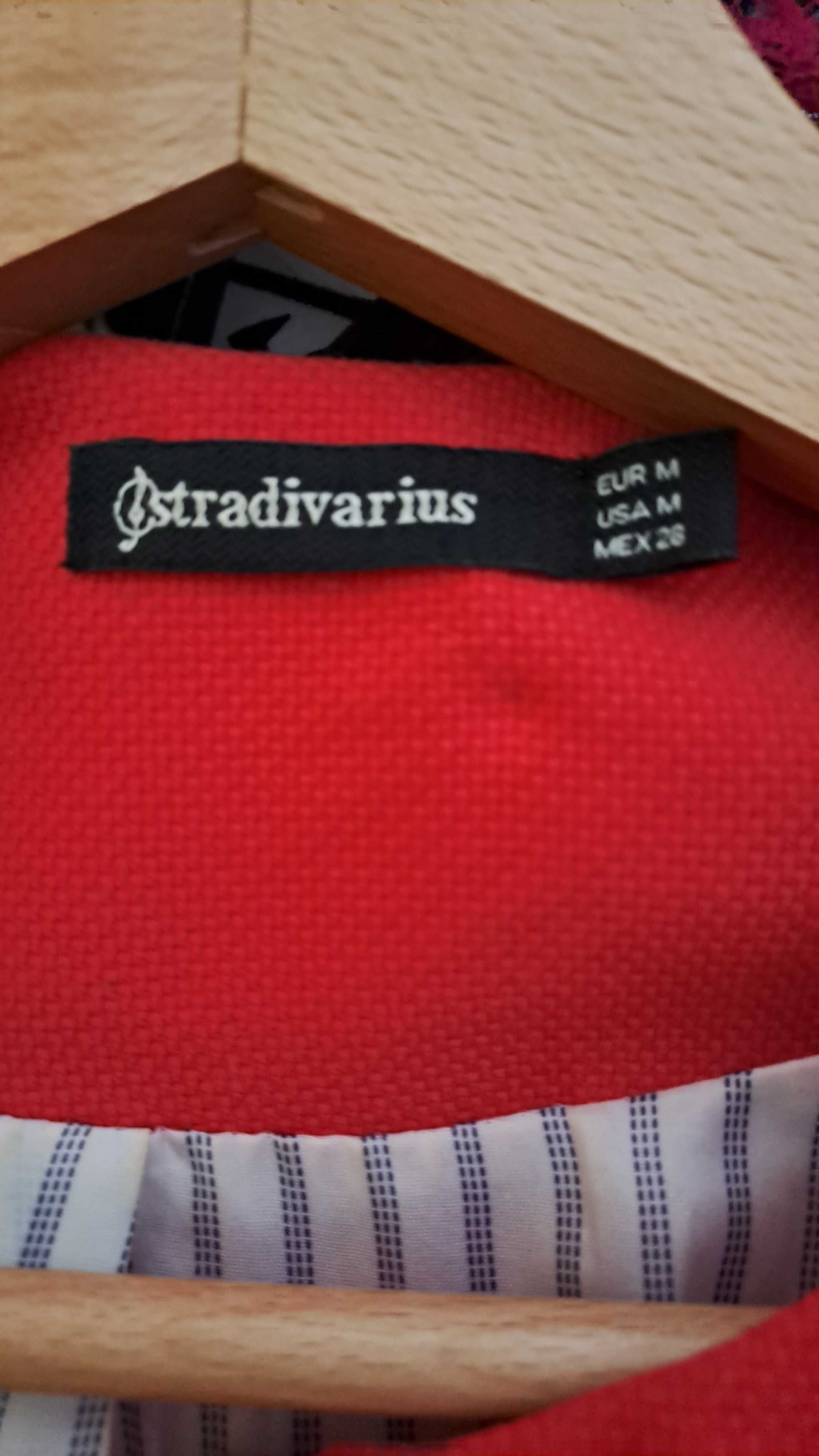 Casaco vermelho da Stradivarius